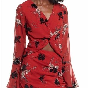 4SI3NNA Lucy red twist crop top. NWT